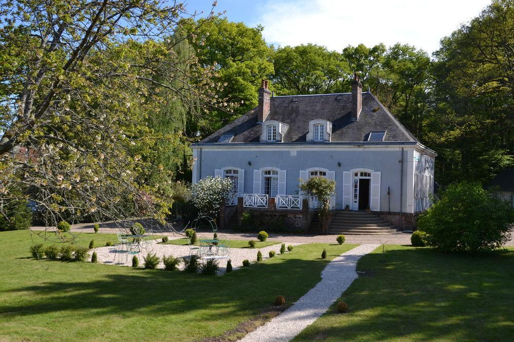 Hotel Les Grands Chênes Saint-Fargeau  Exterior foto